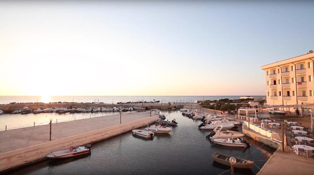 Hotel Tirreno Эриче Экстерьер фото