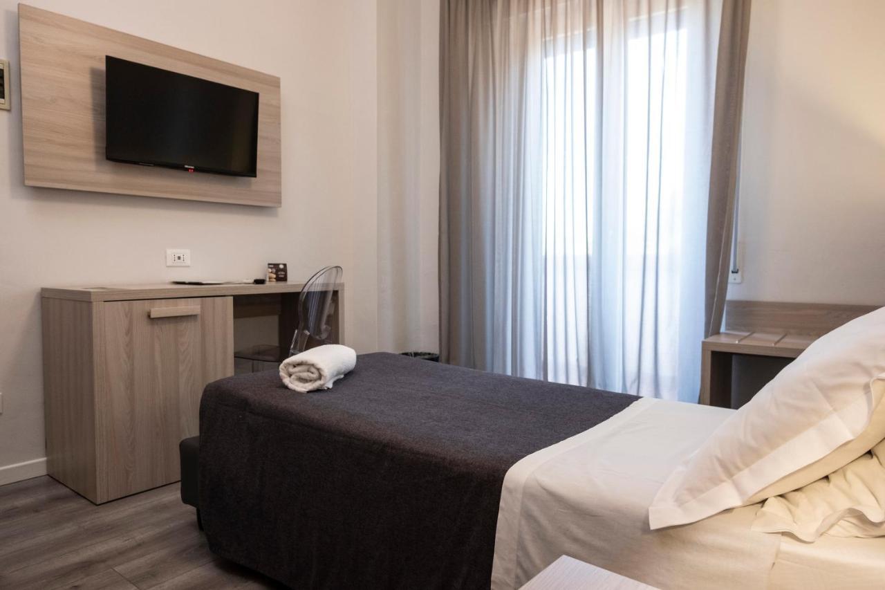 Hotel Tirreno Эриче Экстерьер фото