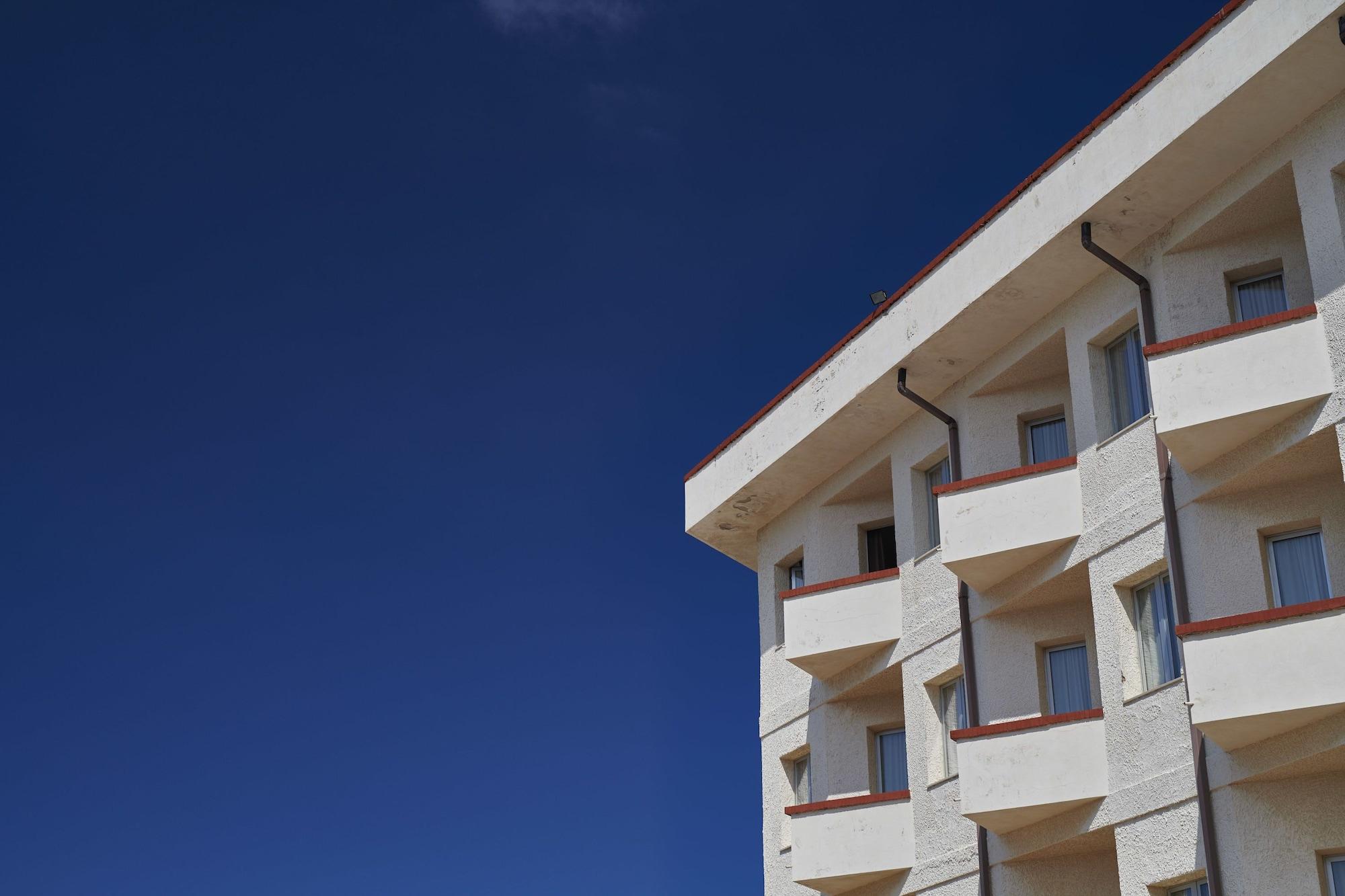 Hotel Tirreno Эриче Экстерьер фото