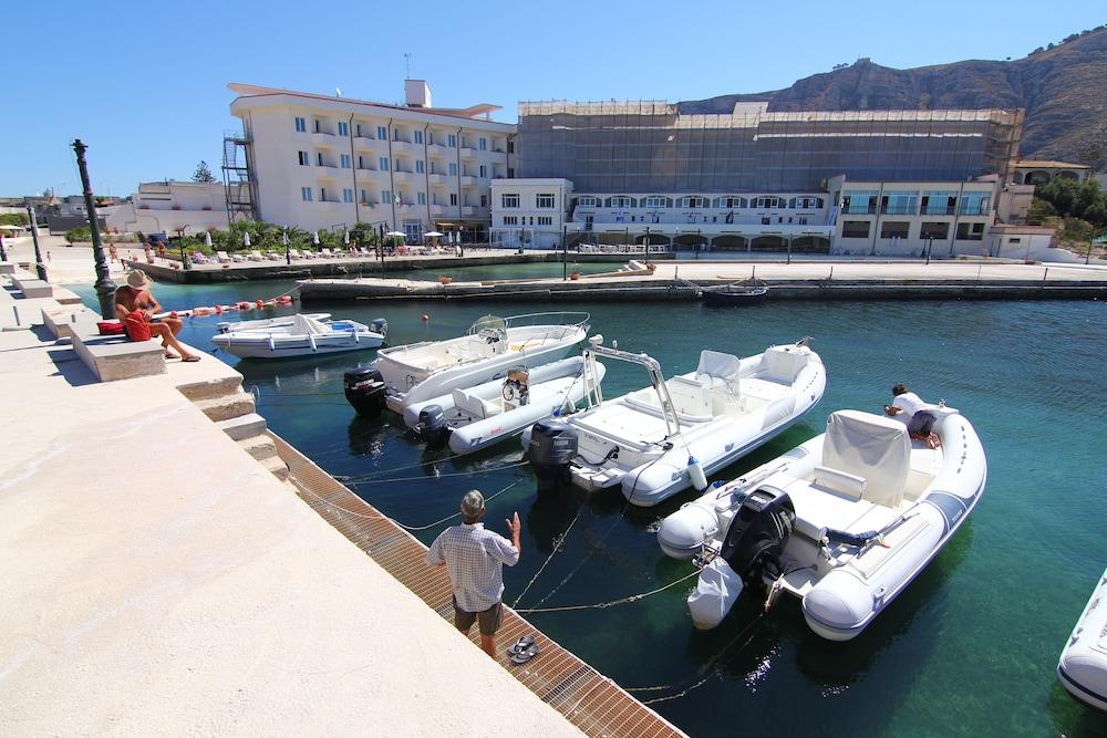 Hotel Tirreno Эриче Экстерьер фото